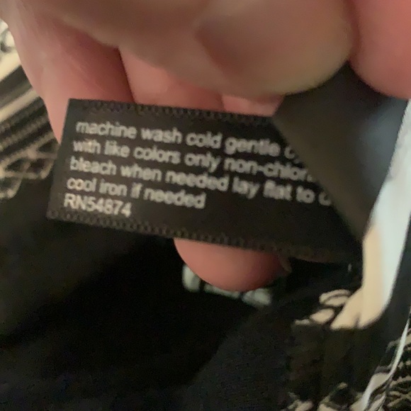 NWOT The Limited Black and White Blouse Size Med - Picture 6 of 6